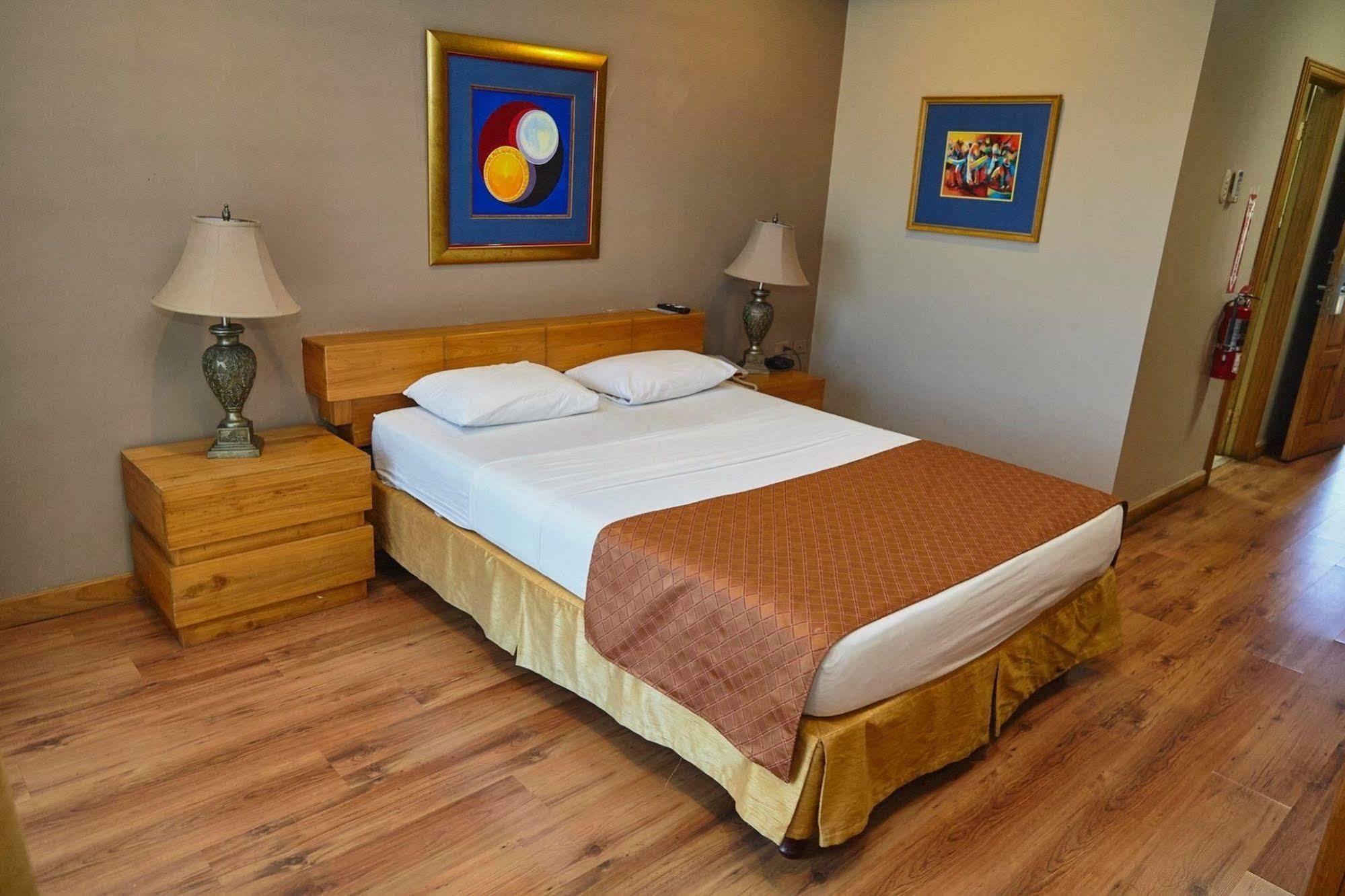 Tradewinds Hotel San Fernando Eksteriør bilde